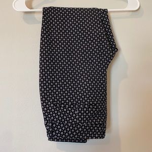 Black and White Pixie Pants Sz 4